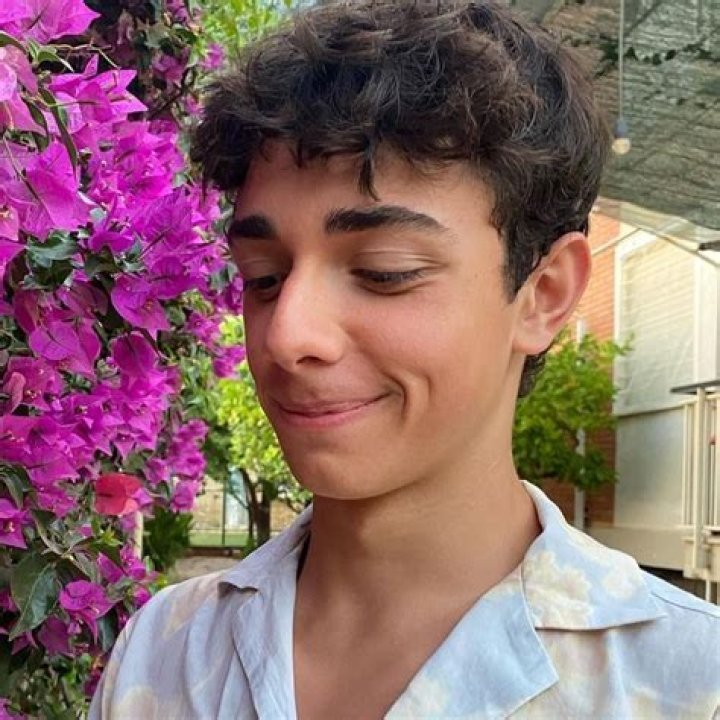 Brent Rivera (YouTube Star) - Age, Birthday, Bio, Facts, Family, Net Worth, Height & More