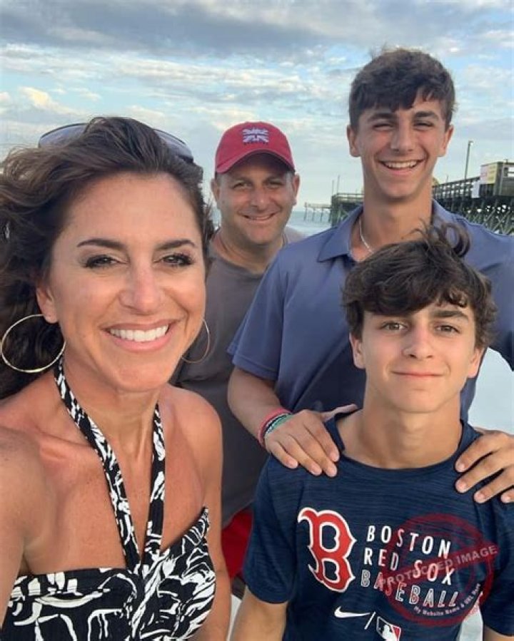 Cindy Fitzgibbon Wcvb, Bio, Wiki, Age, Dresses, Family, Husband, Salary, And Net Worth