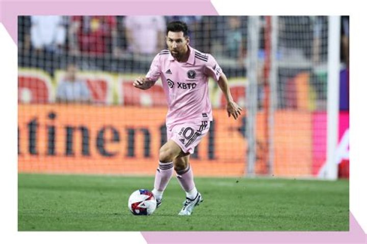 Lionel MESSI scores panenka free kick goal in FC Barcelona win, reaches 41 goals