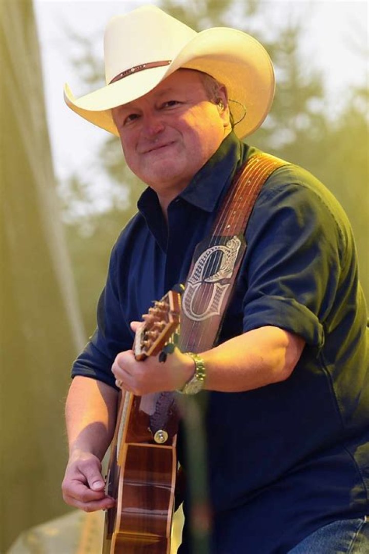 Mark Chesnutt Singer, Bio, Wiki, Age, Height, Wife, and Net Worth