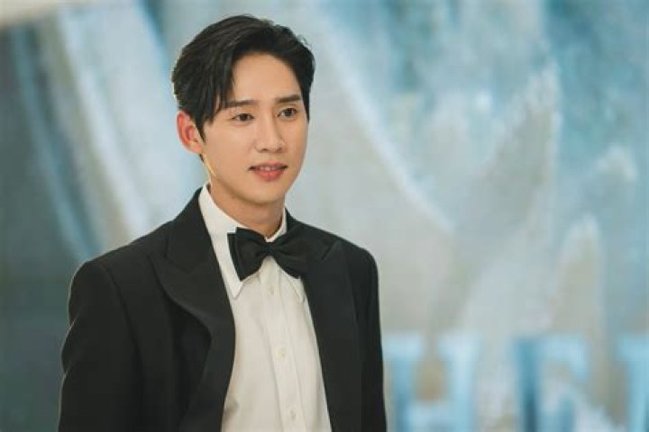 Sung Hoon: The Rising Star of South Korean Entertainment